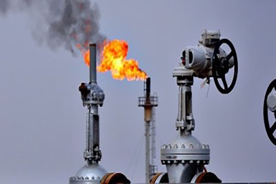 مظهر محمد صالح: افزایش قیمت نفت درآمد اضافی برای پوشش کسری بودجه و جبران وام است
