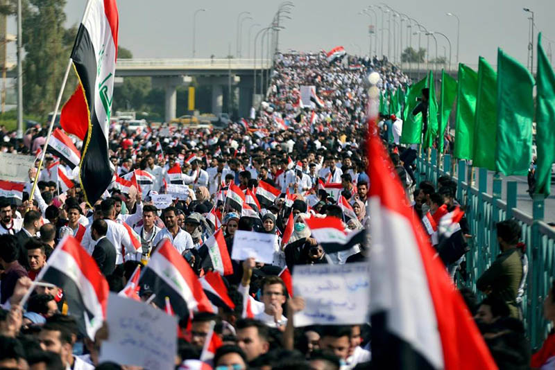 تجمع صدها عراقی در گذرگاه شلمچه در اعتراض به منع ورود مواد غذایی