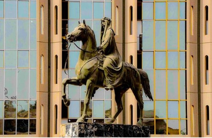 مجسمه پادشاه فیصل اول 